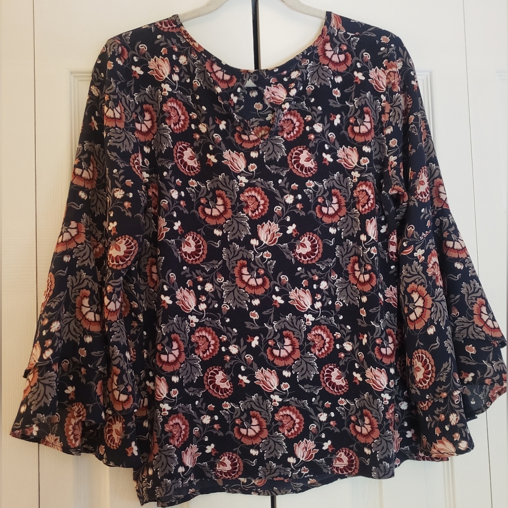 3/4 Bell Sleeve Floral Blouse